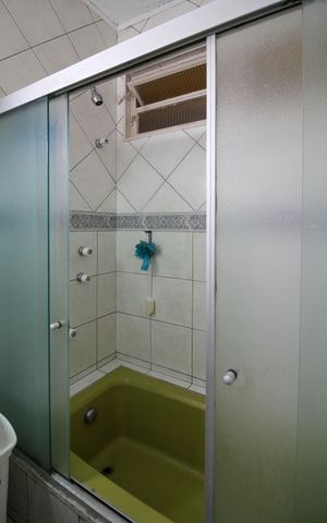 Casa à venda com 346m², 4 quartos e 3 vagasBanheiro Suíte 2