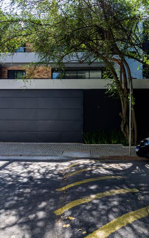 Casa de condomínio à venda com 209m², 3 quartos e 2 vagas Casa de condomínio à venda com 209m², 3 quartos e 2 vagasFachada