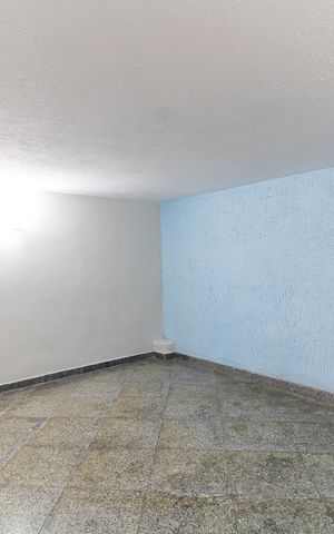 Casa à venda com 140m², 2 quartos e 2 vagasEscritório