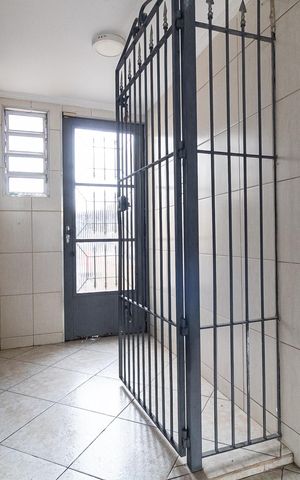 Casa à venda com 140m², 2 quartos e 2 vagasEntrada