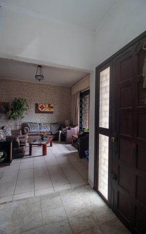 Casa à venda com 136m², 3 quartos e sem vaga Casa à venda com 136m², 3 quartos e sem vagaSala