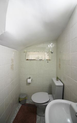 Casa à venda com 210m², 3 quartos e 2 vagasLavabo