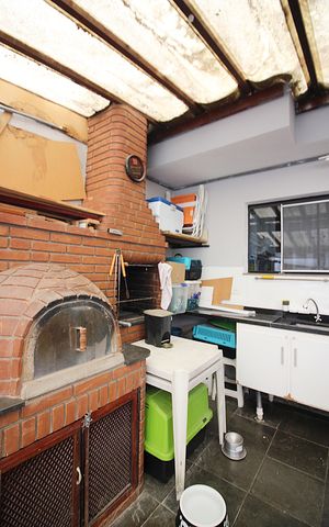 Casa à venda com 210m², 3 quartos e 2 vagasChurrasqueira