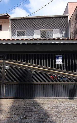 Casa à venda com 210m², 3 quartos e 2 vagasFachada
