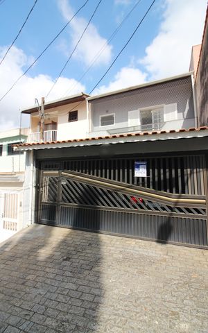 Casa à venda com 210m², 3 quartos e 2 vagasFachada