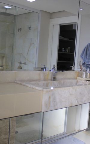 Apartamento à venda com 198m², 3 quartos e 3 vagasBanheiro do closet