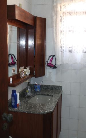 Casa à venda com 218m², 1 quarto e 12 vagasBanheiro
