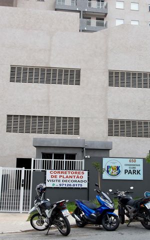 Apartamento para alugar com 49m², 2 quartos e 1 vaga Apartamento para alugar com 49m², 2 quartos e 1 vagaFachada