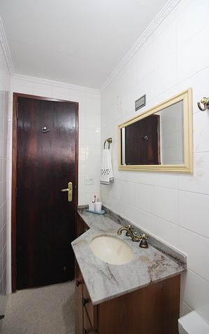 Apartamento à venda com 76m², 2 quartos e 1 vagaBanheiro Social