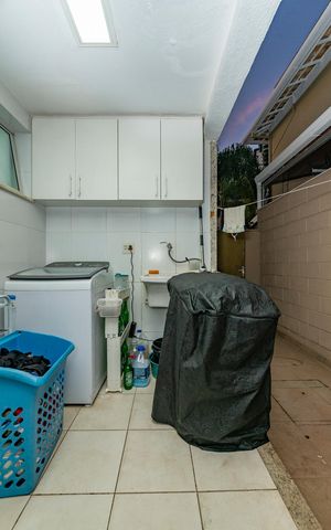 Casa de condomínio à venda com 176m², 4 quartos e 2 vagas Casa de condomínio à venda com 176m², 4 quartos e 2 vagasÁrea de Serviço