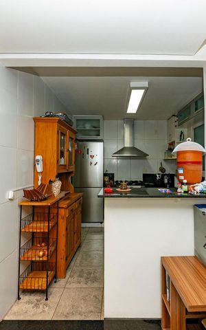 Casa de condomínio à venda com 176m², 4 quartos e 2 vagas Casa de condomínio à venda com 176m², 4 quartos e 2 vagasCozinha