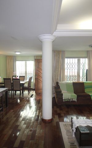 Casa à venda com 380m², 3 quartos e 7 vagasSala