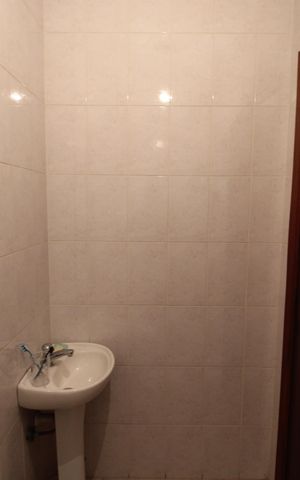 Casa à venda com 380m², 3 quartos e 7 vagasBanheiro 2