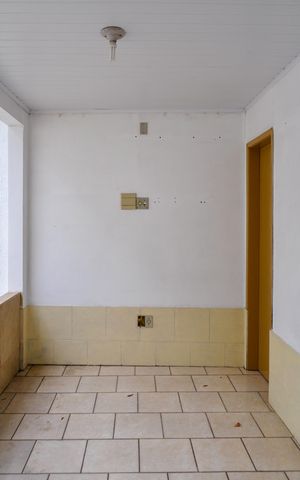 Casa à venda com 249m², 4 quartos e 3 vagas Casa à venda com 249m², 4 quartos e 3 vagasÁrea de Serviço