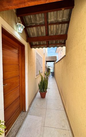 Casa à venda com 150m², 3 quartos e 4 vagas Casa à venda com 150m², 3 quartos e 4 vagasÁrea externa