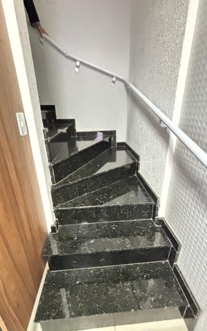 Apartamento à venda com 140m², 2 quartos e 2 vagas Apartamento à venda com 140m², 2 quartos e 2 vagasEscada