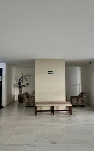 Apartamento para alugar com 130m², 3 quartos e sem vaga Apartamento para alugar com 130m², 3 quartos e sem vagaHall de entrada
