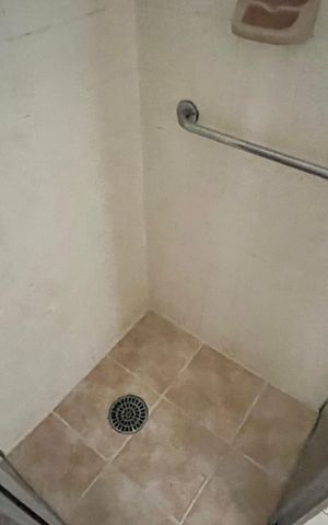 Apartamento para alugar com 130m², 3 quartos e sem vaga Apartamento para alugar com 130m², 3 quartos e sem vagaBanheiro da Suíte