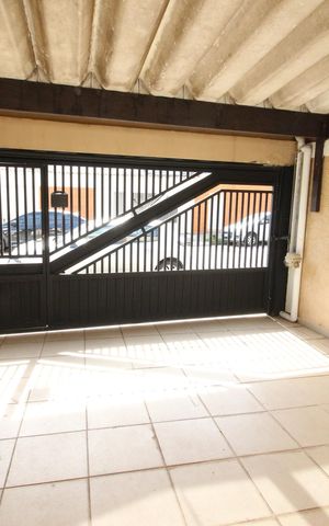 Casa à venda com 180m², 3 quartos e 2 vagasGaragem