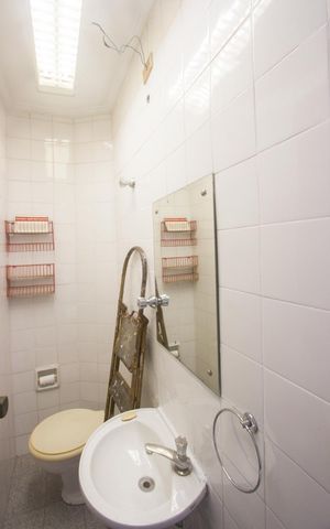Casa à venda com 350m², 3 quartos e 3 vagas Casa à venda com 350m², 3 quartos e 3 vagasBanheiro de Serviço