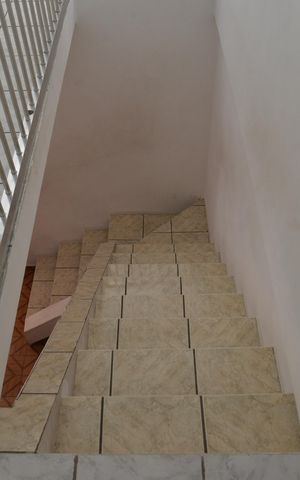 Casa à venda com 275m², 3 quartos e 2 vagasEscada