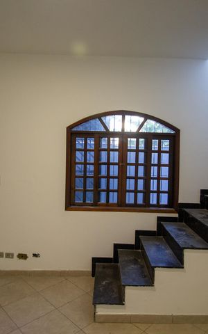 Casa para alugar com 150m², 4 quartos e 2 vagas Casa para alugar com 150m², 4 quartos e 2 vagasSala