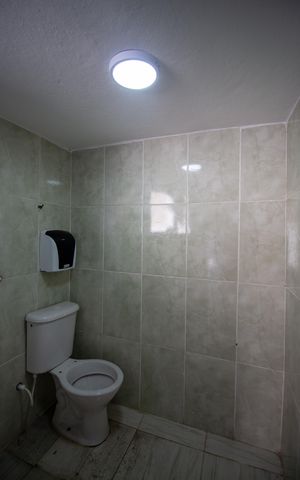 Casa para alugar com 150m², 4 quartos e 2 vagas Casa para alugar com 150m², 4 quartos e 2 vagasBanheiro de Serviço