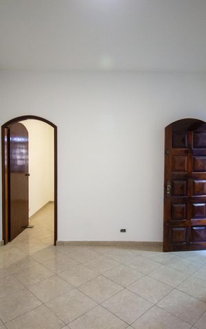 Casa para alugar com 150m², 4 quartos e 2 vagas Casa para alugar com 150m², 4 quartos e 2 vagasSala
