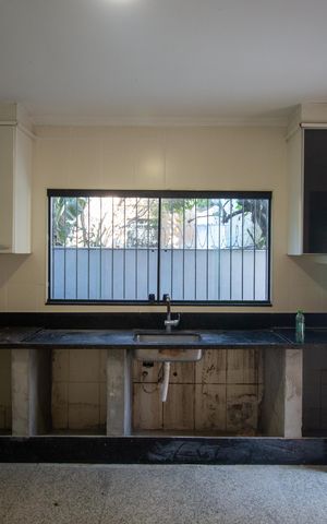 Casa para alugar com 150m², 4 quartos e 2 vagas Casa para alugar com 150m², 4 quartos e 2 vagasCozinha