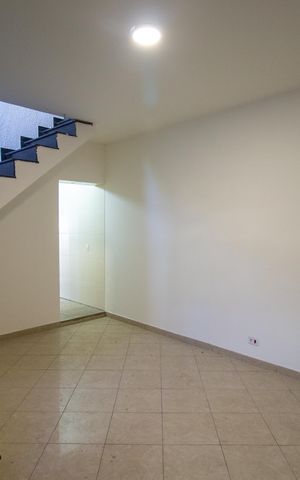 Casa para alugar com 150m², 4 quartos e 2 vagas Casa para alugar com 150m², 4 quartos e 2 vagasSala