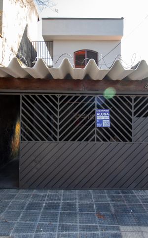 Casa para alugar com 150m², 4 quartos e 2 vagas Casa para alugar com 150m², 4 quartos e 2 vagasFachada