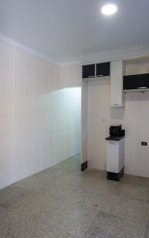 Casa para alugar com 150m², 4 quartos e 2 vagas Casa para alugar com 150m², 4 quartos e 2 vagasCozinha