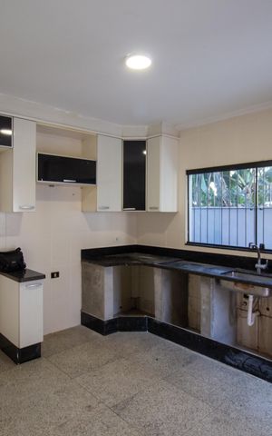 Casa para alugar com 150m², 4 quartos e 2 vagas Casa para alugar com 150m², 4 quartos e 2 vagasCozinha