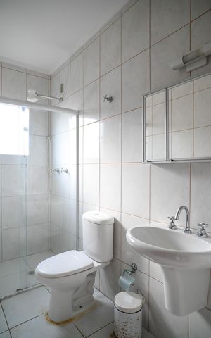Casa para alugar com 220m², 4 quartos e 4 vagas Casa para alugar com 220m², 4 quartos e 4 vagasEdícula - Banheiro