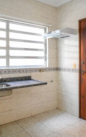 Casa para alugar com 220m², 4 quartos e 4 vagas Casa para alugar com 220m², 4 quartos e 4 vagasCozinha