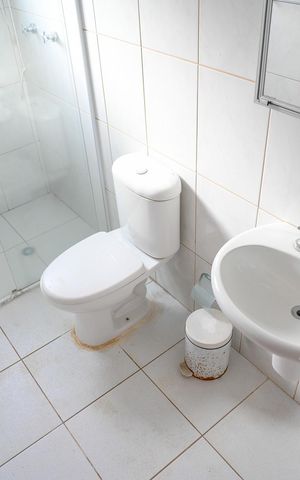 Casa para alugar com 220m², 4 quartos e 4 vagas Casa para alugar com 220m², 4 quartos e 4 vagasEdícula - Banheiro