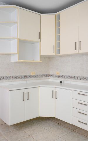 Casa para alugar com 220m², 4 quartos e 4 vagas Casa para alugar com 220m², 4 quartos e 4 vagasCozinha