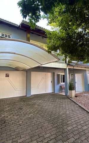 Casa à venda com 290m², 3 quartos e 3 vagasFachada