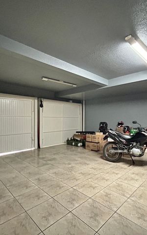 Casa à venda com 290m², 3 quartos e 3 vagasGaragem