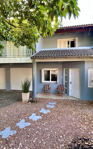 Casa à venda com 290m², 3 quartos e 3 vagasFachada