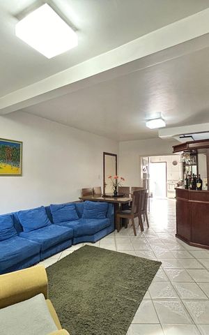 Casa à venda com 290m², 3 quartos e 3 vagasSala
