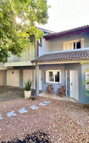 Casa à venda com 290m², 3 quartos e 3 vagasFachada