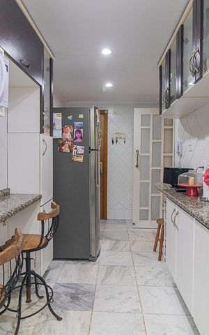 Apartamento à venda com 102m², 3 quartos e sem vagaCozinha e Área de Serviço