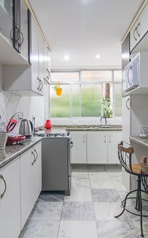 Apartamento à venda com 102m², 3 quartos e sem vagaCozinha e Área de Serviço