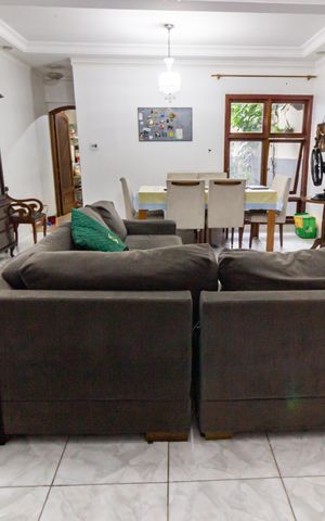 Casa à venda com 500m², 3 quartos e 1 vaga Casa à venda com 500m², 3 quartos e 1 vagaSala