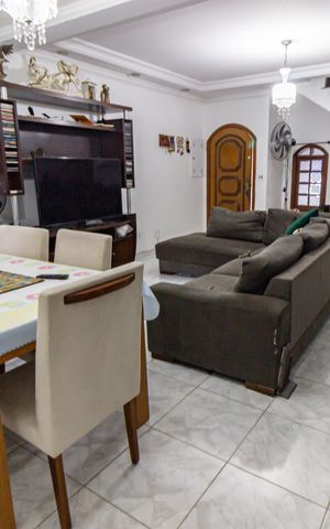 Casa à venda com 500m², 3 quartos e 1 vaga Casa à venda com 500m², 3 quartos e 1 vagaSala