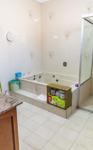 Casa à venda com 500m², 3 quartos e 1 vaga Casa à venda com 500m², 3 quartos e 1 vagaBanheiro da Suíte 3