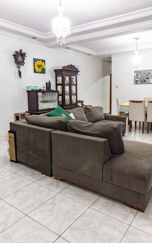 Casa à venda com 500m², 3 quartos e 1 vaga Casa à venda com 500m², 3 quartos e 1 vagaSala