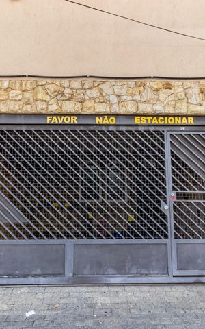Casa à venda com 500m², 3 quartos e 1 vaga Casa à venda com 500m², 3 quartos e 1 vagaFachada
