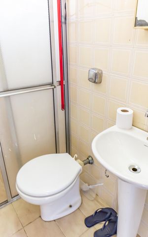 Casa à venda com 500m², 3 quartos e 1 vaga Casa à venda com 500m², 3 quartos e 1 vagaBanheiro de serviço
